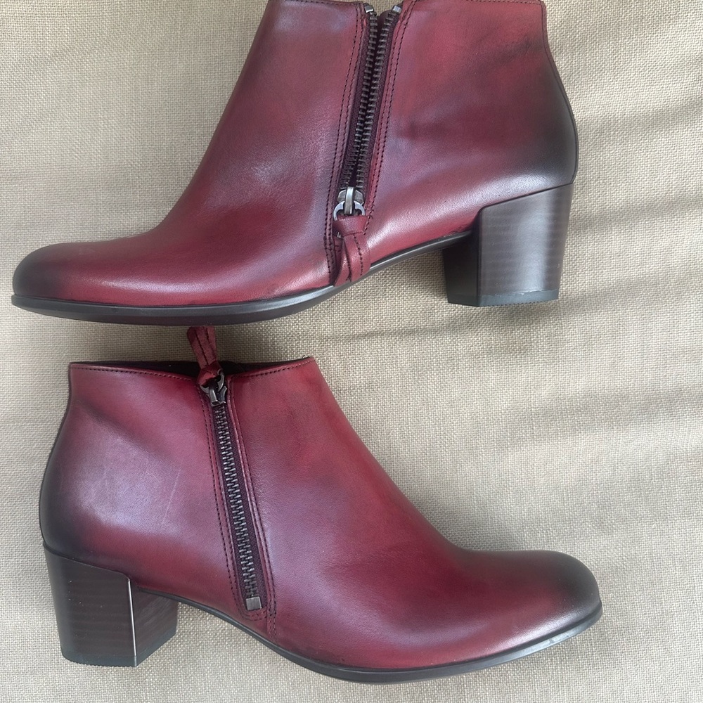 Ecco Red Ankle Booties with Side Zipper and Chunky Heels